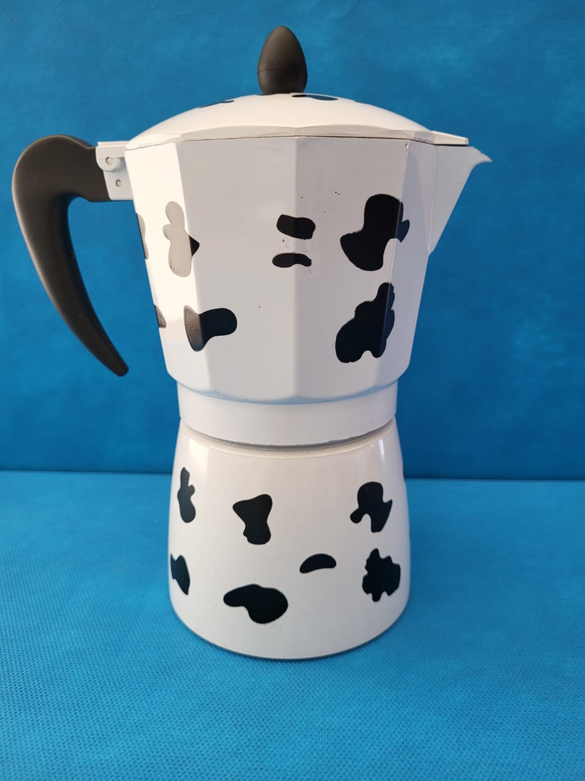 Pack de dos cafeteras de 9 tazas y 1 taza  con estampado de vaca